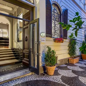 **** Otel Royal Court İtalya