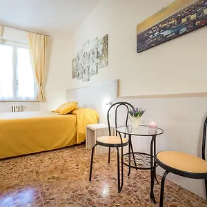 Dolce Luna&parcheggio Privato Bed & Breakfast